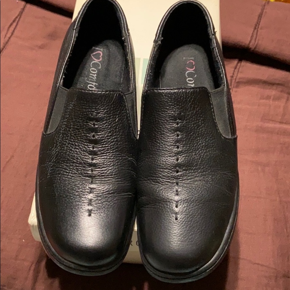 Women’s Black Slipon Loafers. EUC!